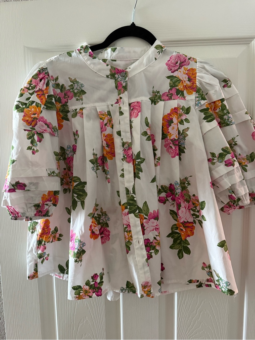 Floral Puff-Sleeve Button-Front Women’s Top - White with Pink & Orange Blooms